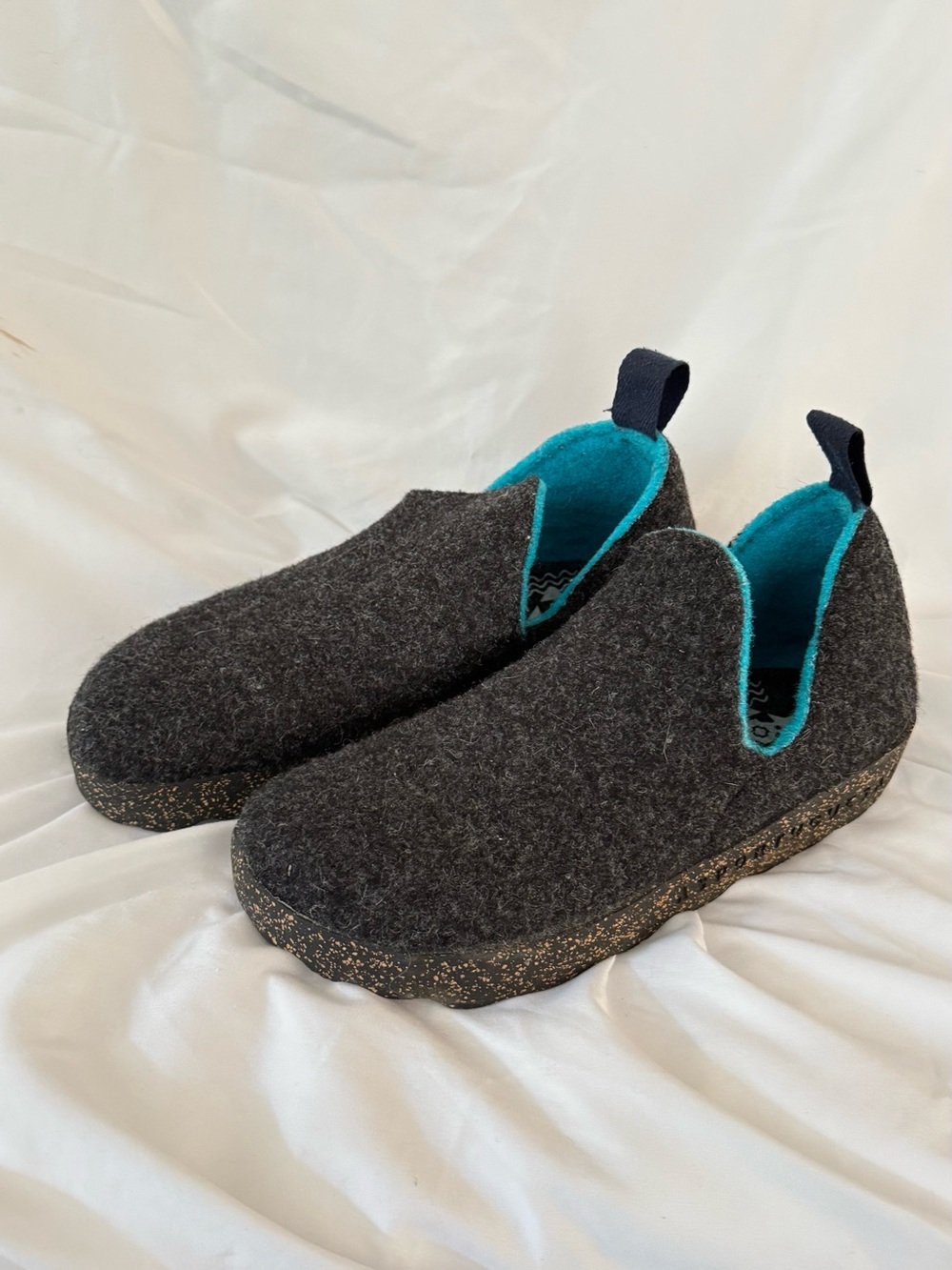Asportuguesas by Fly London Slip-On City Sneakers